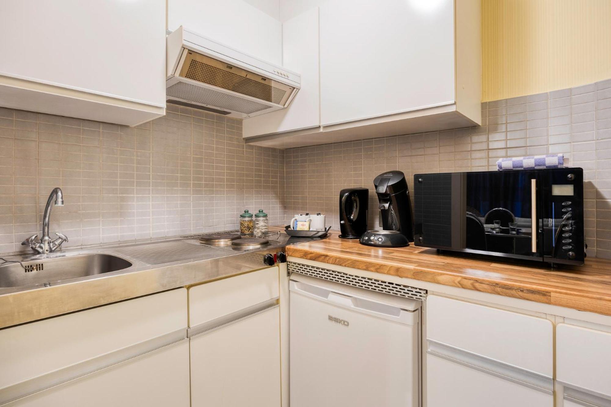 First Euroflat Hotel Брюссель Экстерьер фото